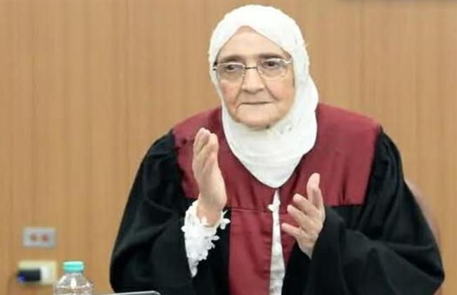 القومي للمرأة يهنئ آمال إسماعيل لحصولها على درجة الدكتوراه في عمر 83 عامًا