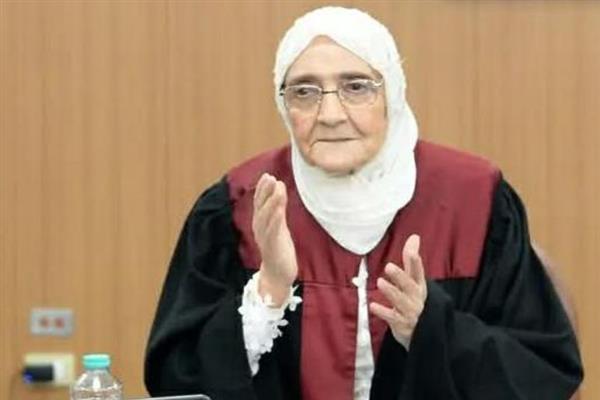 القومي للمرأة يهنئ آمال إسماعيل لحصولها على درجة الدكتوراه في عمر 83 عامًا