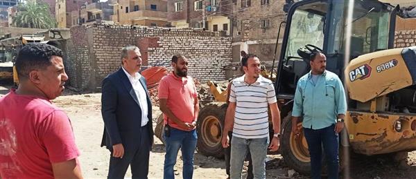 نائب محافظ أسوان يتابع منظومة النظافة ميدانيًا