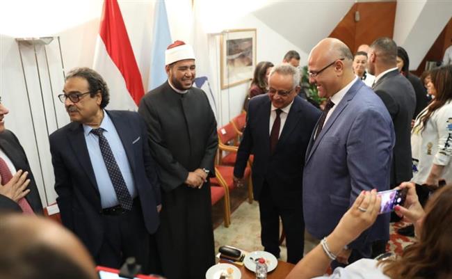 محافظ الإسكندرية يفتتح جناح الأزهر بمعرض مكتبة الإسكندرية الدولي للكتاب