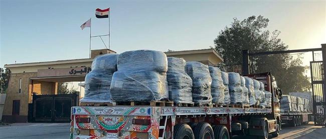 قافلة المساعدات الإنسانية الـ229 تتوجه إلي قطاع غزة