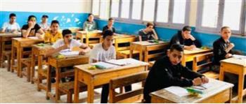   طلاب الثانوية العامة (النظام القديم) يؤدون امتحان الرياضيات بمحافظات الجمهورية