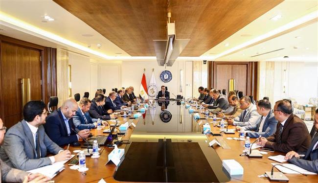 رستم يبحث مستجدات تطبيق "موازنة البرامج والأداء" لتطوير منظومة التخطيط 