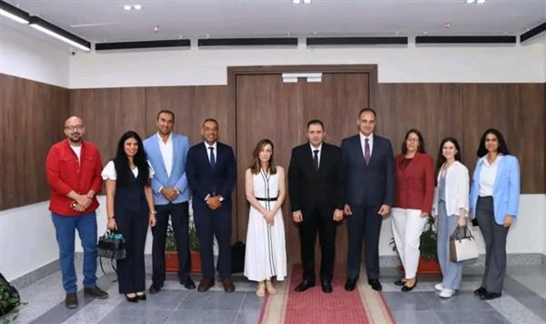 محافظ دمياط يستقبل وفد برنامج الأمم المتحدة للمستوطنات البشرية والتعاون الأسباني