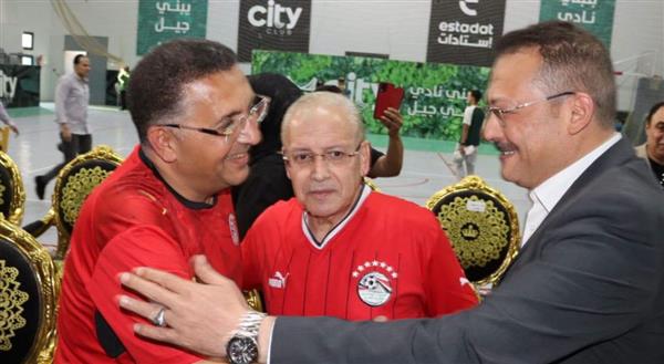 محافظ القليوبية يساند الفراعنة وسط جماهير بنها