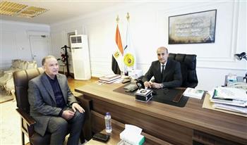 محافظ أسيوط يلتقي يوجه بحصر الأماكن المتاحة بعد المرحلة الأولى من تنسيق قبول الثانوي العام