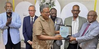 تكريم وزير الثقافة والإعلام تقديرًا لدعمه جهود إعادة السودانيين من مصر