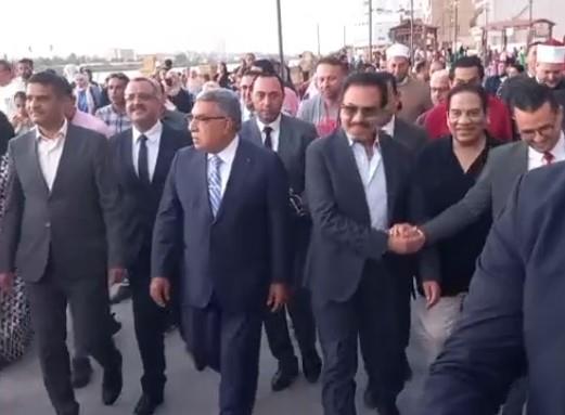 محافظ الدقهلية والفنان محمد رياض يفتتحان ممشى البهجة بالمنصورة.. فيديو