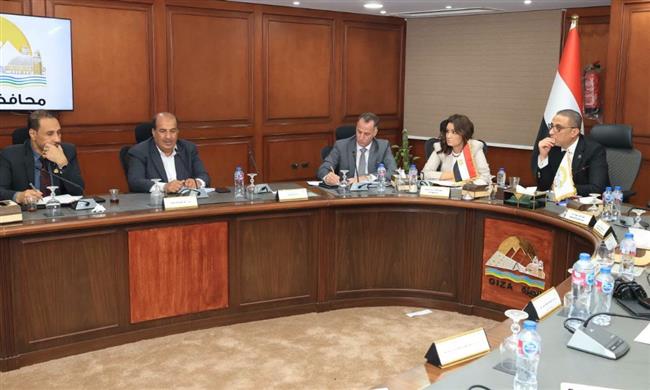 محافظ الجيزة يناقش مطالب وشكاوى نواب الطالبية والعمرانية ويوجه بسرعة الاستجابة