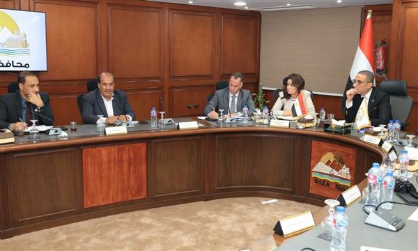 محافظ الجيزة يناقش مطالب وشكاوى نواب الطالبية والعمرانية ويوجه بسرعة الاستجابة