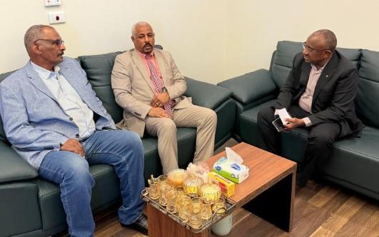 وفد لجنة العودة الطوعية لأسر منسوبي قوات الجمارك يبحث بالقاهرة ترتيبات عودة الأسر إلى السودان