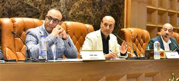   محافظ أسيوط يقر مشروعات تعليمية وموازنة 2026-2027 