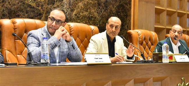 محافظ أسيوط يقر مشروعات تعليمية وموازنة 2026-2027 