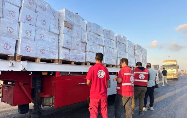 غذاء ومستلزمات طبية.. الهلال الأحمر المصري يطلق قافلة جديدة من المساعدات لـ غزة
