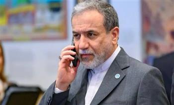 عراقجي يدين الهجمات الأمريكية خلال اتصال هاتفي مع قائد الجيش الباكستاني