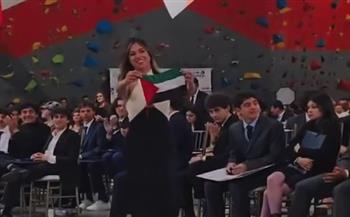  ابنة رئيس كولومبيا تخطف الأنظار بعلم فلسطين
