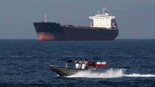 الحرس الثوري الإيراني يستهدف ناقلتي نفط في مضيق هرمز