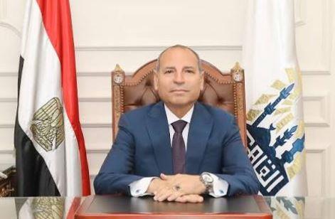 محافظ القاهرة في جولة تفقدية بسور مجرى العيون