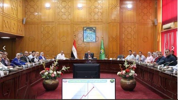 محافظ الإسماعيلية يتابع تنفيذ توصيات المجلس الإقليمي للسكان