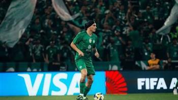 الأهلي السعودي يجدد عقد مدافعه البرازيلي إيبانيز حتى 2029