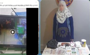    ضبط سيدة استولت على حقيبة ربة منزل بالمنتزه