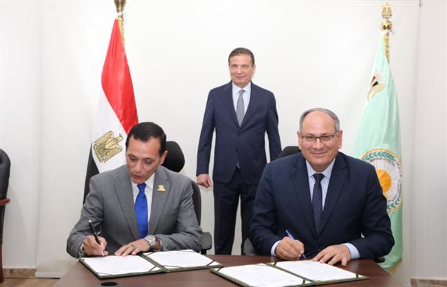 وزير الزراعة يشهد توقيع اتفاق بين "الريف المصري الجديد" و"مركز البحوث الزراعية"