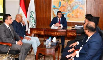   نائب المحافظ يستقبل وفد "التحالف الوطني للعمل الأهلي" لمناقشة استعدادات تنفيذ قافلة "إيد واحدة" بقرية كحك