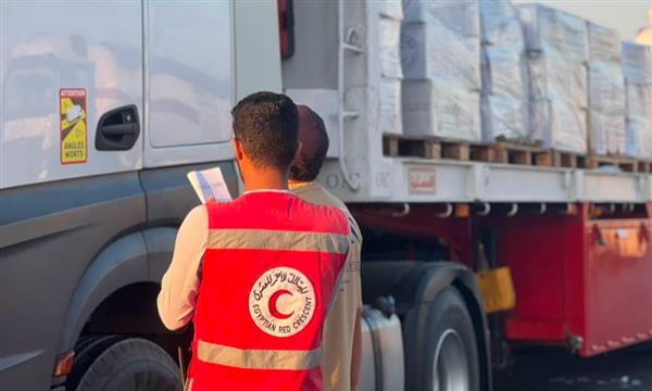 الهلال الأحمر المصري يدفع بقافلة "زاد العزة" الإنسانية رقم 253 تمهيدًا لإدخالها قطاع غزة