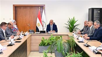   وزير الري يلتقي أعضاء مجلسي النواب والشيوخ لمناقشة مشكلة المخلفات بالمجاري المائية