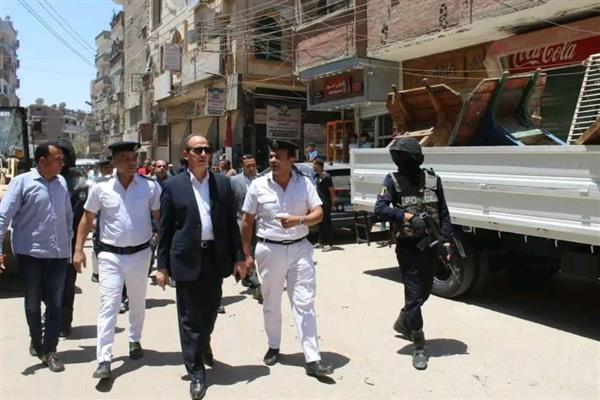 مدير أمن سوهاج يقود حملة مكبرة لإزالة التعديات والمخالفات بشارع كاذانوفا