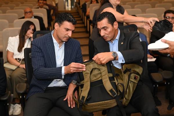 وزيرا الصناعة والشباب والرياضة يتفقدان مصنع شركة مينترا لإنتاج الأحذية والحقائب الرياضية
