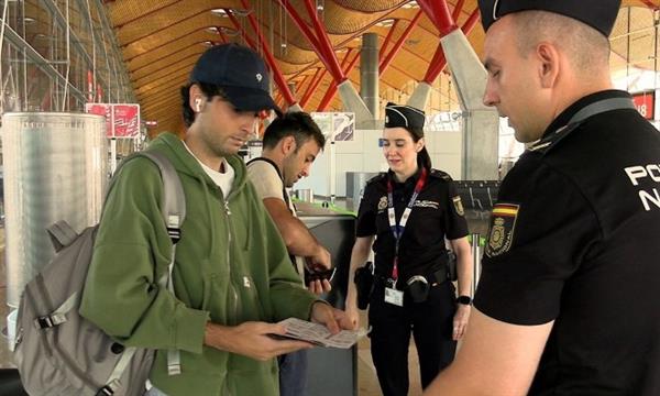 ردا على إجراءات روما.. إسبانيا تفرض تفتيشا مؤقتا على القادمين من إيطاليا