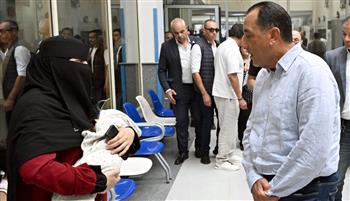   مدبولي يتفقد وحدة طب الأسرة بنهطاي.. تخدم 23 ألف مواطن