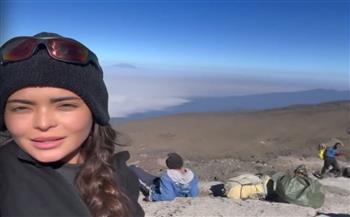   أسماء جلال في القمة 