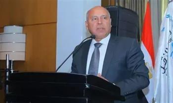 كامل الوزير : تدريب وتأهيل الكوادر البشرية أولوية لتطوير السكك الحديدية