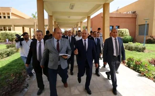 وزير النقل يتفقد المعامل التدريبية وورش السكك الحديدية