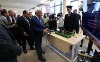 وزير النقل يتفقد مشروعات تخرج طلاب معهد وردان