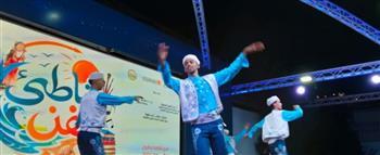 عروض فنية من التراث السيناوي ومدن القناة ضمن فعاليات "شاطئ الفن" بمطروح