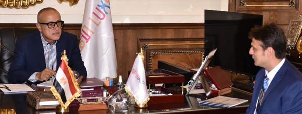 محافظ الأقصر يبحث مع المدير التنفيذي لشركة "فويند ايفر إيجيبت" خطط التوسع بالمحافظة