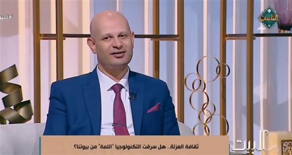 مدرس بالبحوث الاجتماعية والجنائية يحذر من فجوة خطيرة بين الأجيال