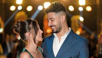   محمد أنور يحتفل بعيد زواجه برسالة رومانسية لزوجته: "بحبك"