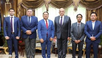 سفير ماليزيا يزور الهيئة العامة لميناء الإسكندرية لبحث تعزيز التعاون