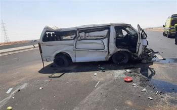 مصرع شخصين وإصابة 6 في انقلاب ميكروباص بالطريق الأوسطي