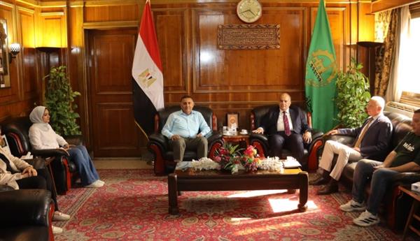 محافظ القليوبية يلتقي رئيس نهضة مصر لمتابعة منظومة النظافة بشبرا الخيمة والخصوص