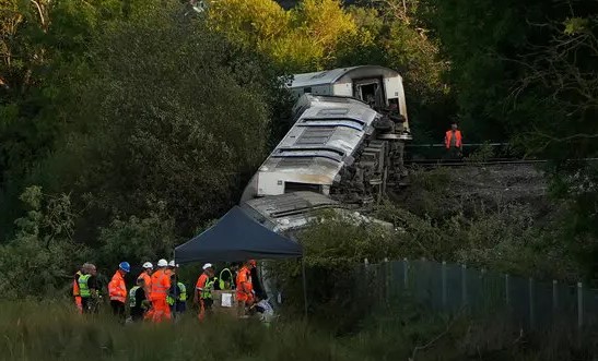 بريطانيا.. حادث خروج قطار عن القضبان هو الثاني من نوعه في أقل من 24 ساعة