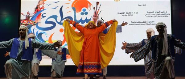 تفاعل كبير مع الأغاني الطربية والفنون النوبية في حفلات "شاطئ الفن" بمطروح