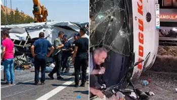   بينهم طفلان.. مقتل 7 اشخاص  في حادث انقلاب أتوبيس بتركيا 