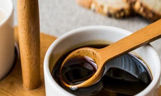 العسل الأسود.. هل يعالج الأنيميا؟ وما علاقته بالمولاسيس والطحينة؟