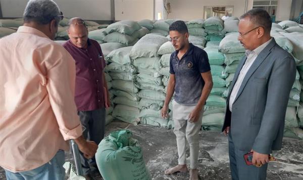محافظ أسيوط: متابعة تطبيق منظومة الخصم المباشر بمطاحن مصر الوسطى
