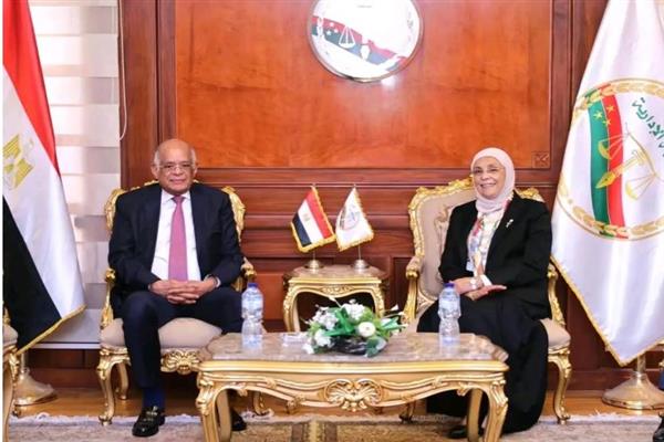 علي عبد العال يهنئ هدى أحمد عيسى بتولي رئاسة النيابة الإدارية